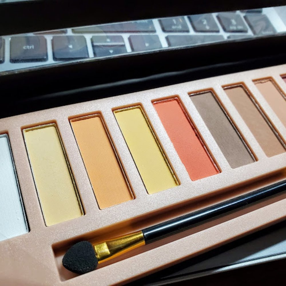 NAKEDS 12-color Eyeshadow - Picture 6 of 7